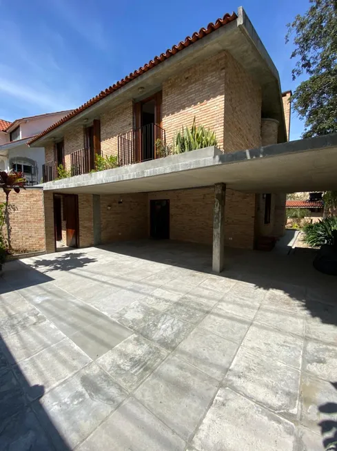 Foto 1 de Casa com 3 Quartos para alugar, 300m² em Alto de Pinheiros, São Paulo