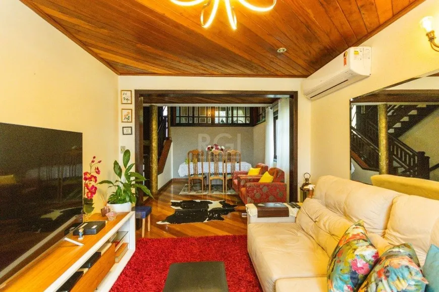 Foto 1 de Casa com 5 Quartos à venda, 500m² em Vila Assunção, Porto Alegre