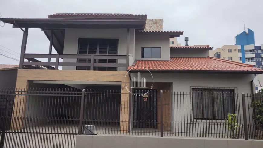 Foto 1 de Casa com 3 Quartos à venda, 120m² em Ipiranga, São José