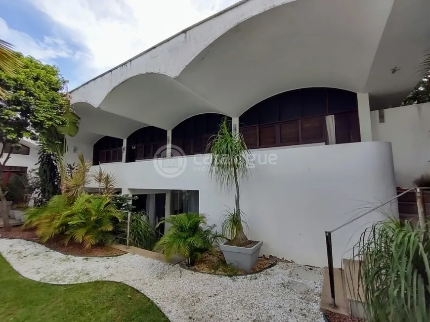 Foto 1 de Casa com 5 Quartos à venda, 800m² em Candelária, Natal