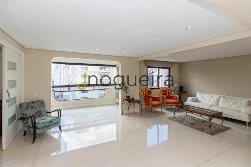 Foto 1 de Apartamento com 4 Quartos à venda, 210m² em Moema, São Paulo