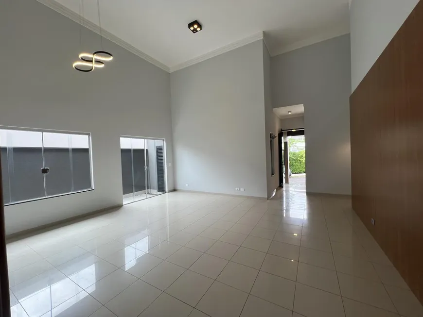 Foto 1 de Casa de Condomínio com 3 Quartos à venda, 216m² em Parque Residencial Damha II, Presidente Prudente