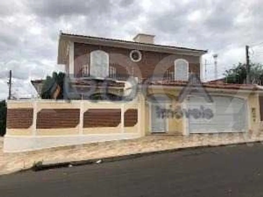 Foto 1 de Sobrado com 3 Quartos à venda, 352m² em Vila Prado, São Carlos