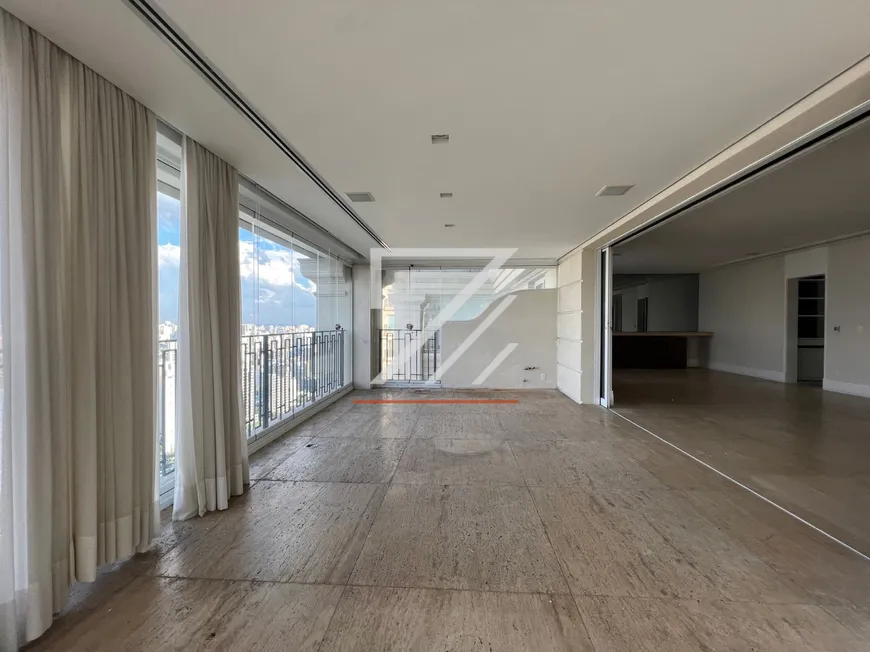 Foto 1 de Apartamento com 2 Quartos para alugar, 300m² em Cidade Jardim, São Paulo