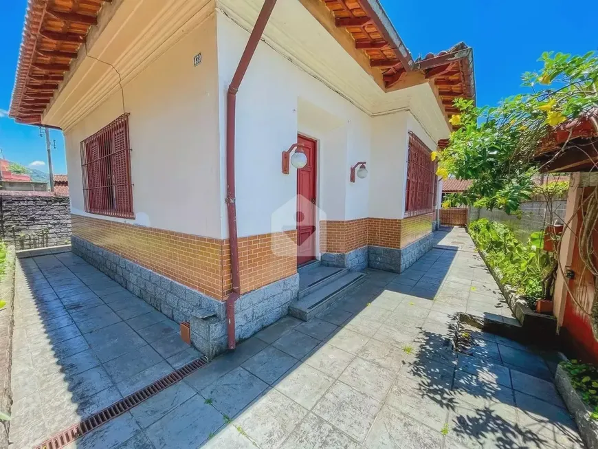 Foto 1 de Casa com 6 Quartos à venda, 304m² em Valparaiso, Petrópolis