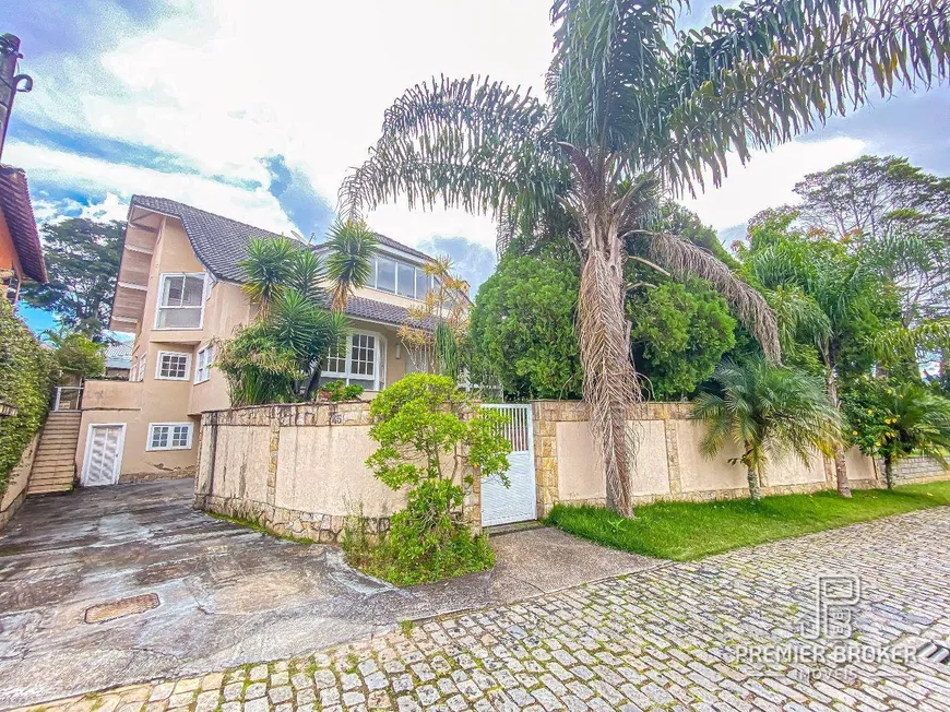 Foto 1 de Casa de Condomínio com 4 Quartos à venda, 341m² em Varzea, Teresópolis