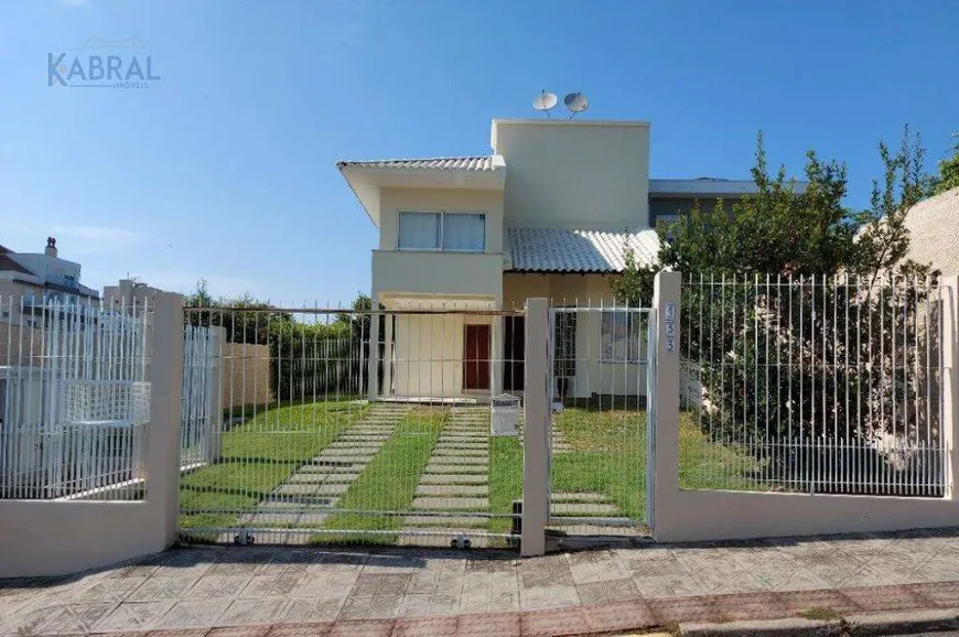 Foto 1 de Casa com 3 Quartos para alugar, 174m² em Coqueiros, Florianópolis