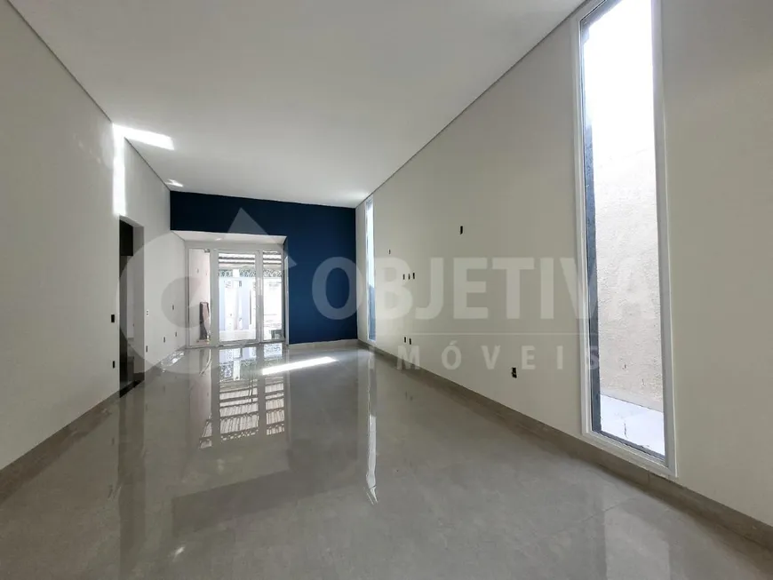 Foto 1 de Casa com 3 Quartos à venda, 180m² em Jardim Inconfidência, Uberlândia