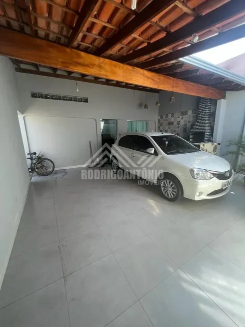 Foto 1 de Casa com 3 Quartos à venda, 10m² em Carmelo, Montes Claros