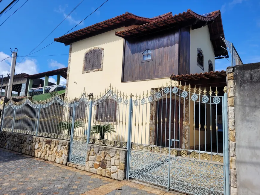 Foto 1 de Sobrado com 4 Quartos à venda, 360m² em Campo Grande, Rio de Janeiro