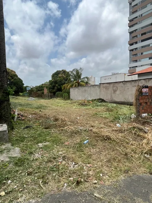 Foto 1 de Lote/Terreno à venda, 800m² em Calhau, São Luís