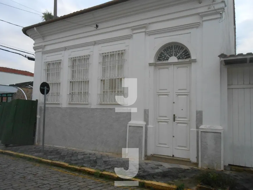 Foto 1 de Casa com 3 Quartos à venda, 190m² em Centro, Amparo