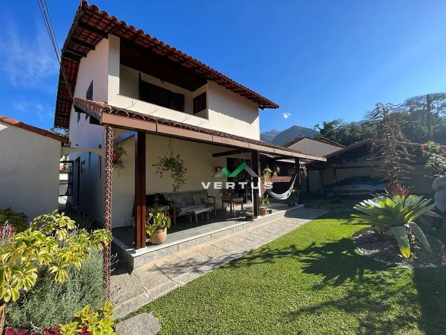 Foto 1 de Casa com 3 Quartos à venda, 239m² em Granja Comary, Teresópolis