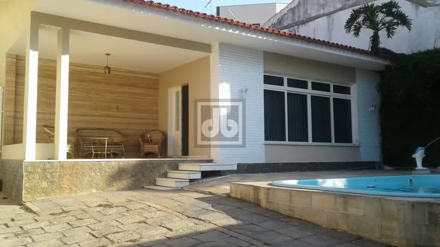 Foto 1 de Casa com 4 Quartos à venda, 228m² em Jardim Guanabara, Rio de Janeiro