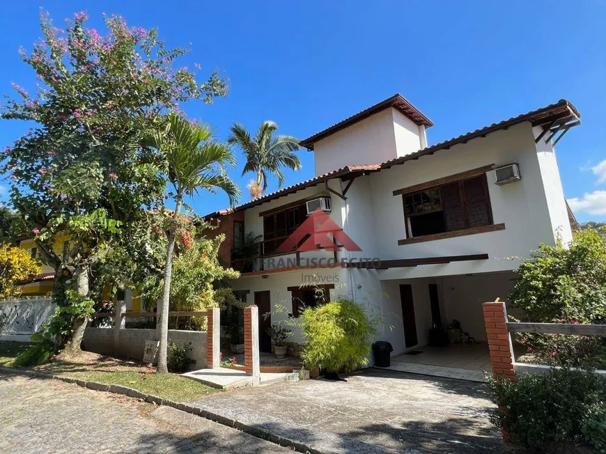Foto 1 de Casa de Condomínio com 4 Quartos à venda, 233m² em Pendotiba, Niterói