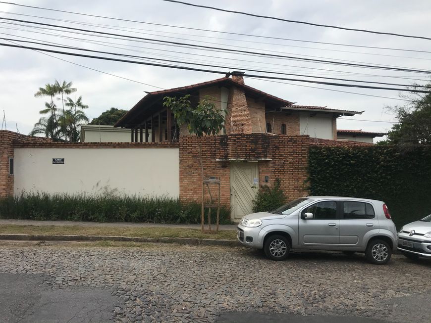 Foto 1 de Sobrado com 6 Quartos à venda, 320m² em São Luíz, Belo Horizonte