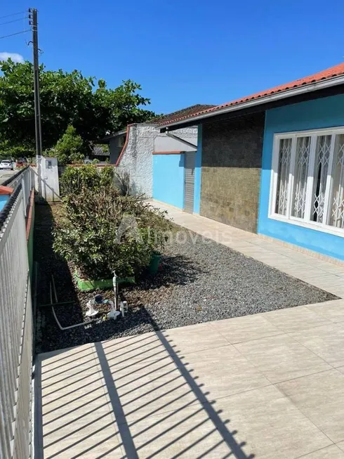 Foto 1 de Casa com 5 Quartos à venda, 210m² em Iririú, Joinville