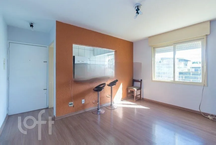 Foto 1 de Apartamento com 1 Quarto à venda, 41m² em Medianeira, Porto Alegre