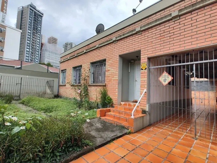 Foto 1 de Casa com 4 Quartos à venda, 192m² em Água Verde, Curitiba