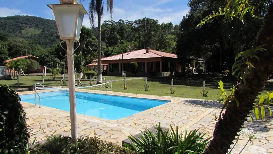 Foto 1 de Casa de Condomínio com 3 Quartos à venda, 250m² em Bairro do Barreiro, Bragança Paulista