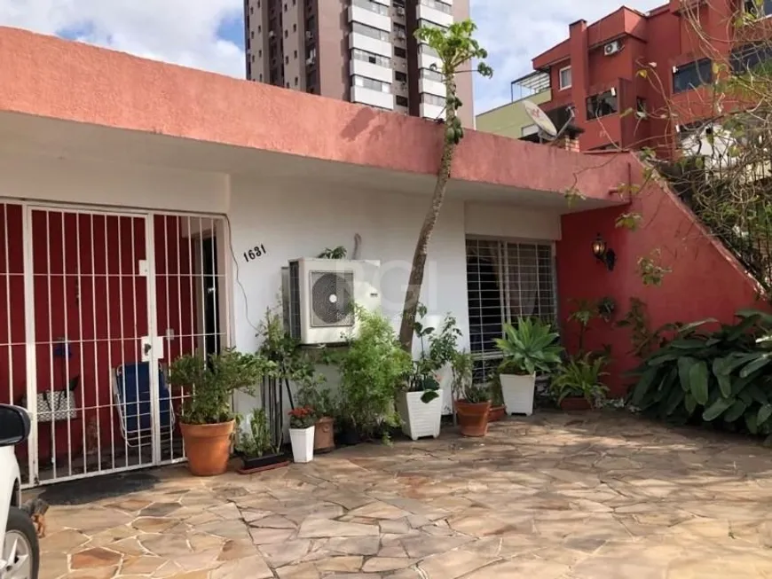 Foto 1 de Casa com 3 Quartos à venda, 199m² em Chácara das Pedras, Porto Alegre