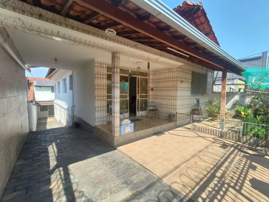 Foto 1 de Casa com 4 Quartos à venda, 200m² em Vila Pérola, Contagem