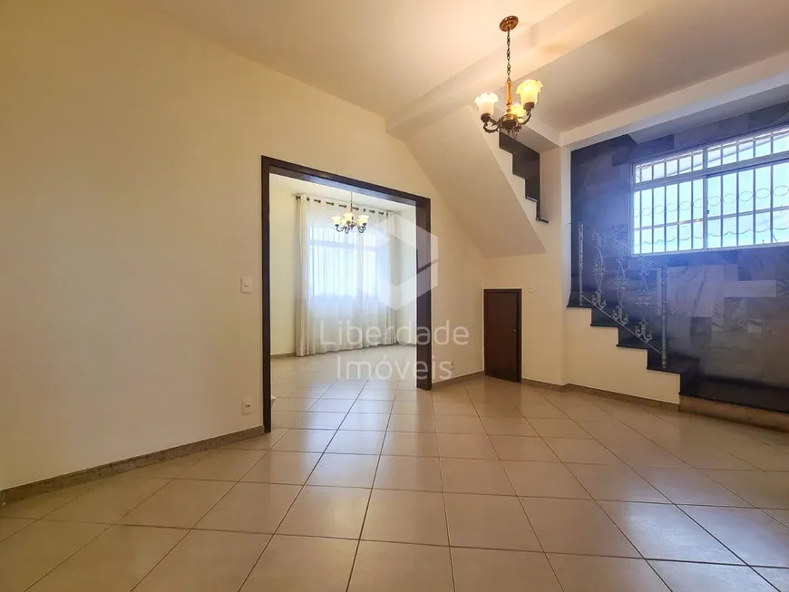 Foto 1 de Casa com 3 Quartos à venda, 385m² em Padre Eustáquio, Belo Horizonte