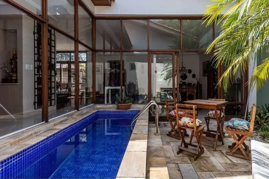 Foto 1 de Casa com 2 Quartos à venda, 300m² em Jardim Luzitânia, São Paulo