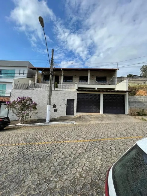 Foto 1 de Casa de Condomínio com 5 Quartos à venda, 260m² em Quintas das Avenidas, Juiz de Fora