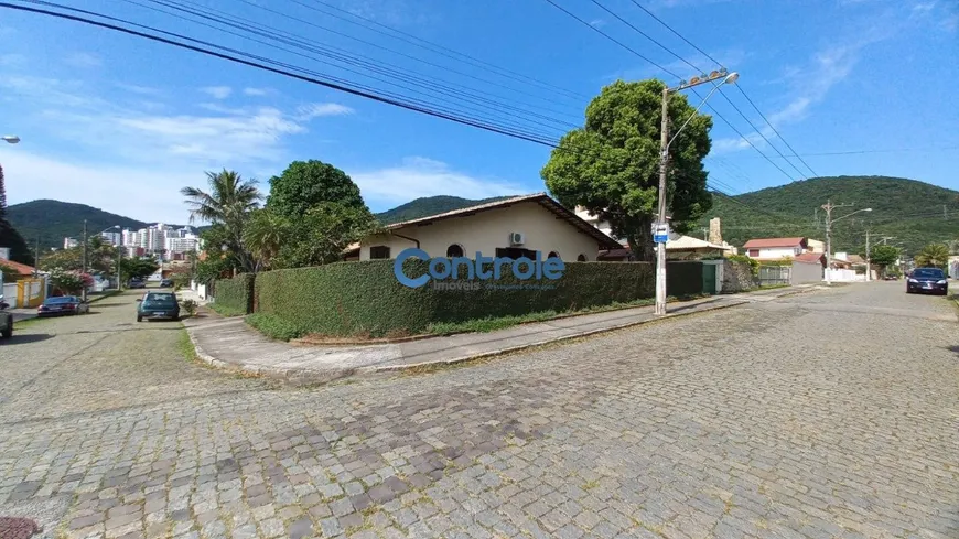 Foto 1 de Casa com 5 Quartos à venda, 240m² em Itacorubi, Florianópolis