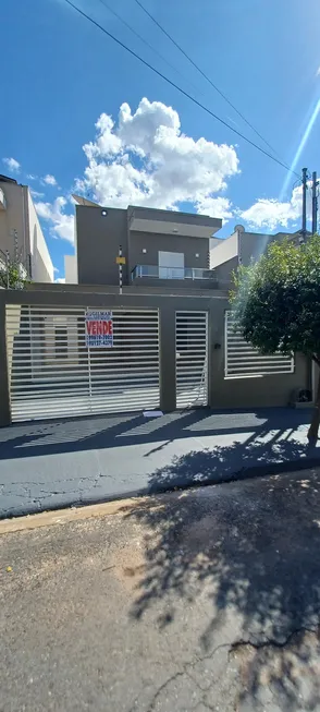 Foto 1 de Sobrado com 3 Quartos à venda, 185m² em Jardim Mariana, Cuiabá