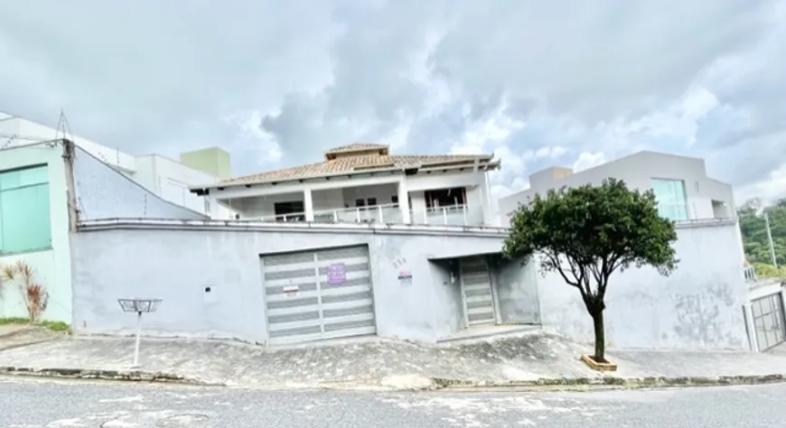 Foto 1 de Casa com 4 Quartos à venda, 299m² em Cabral, Contagem