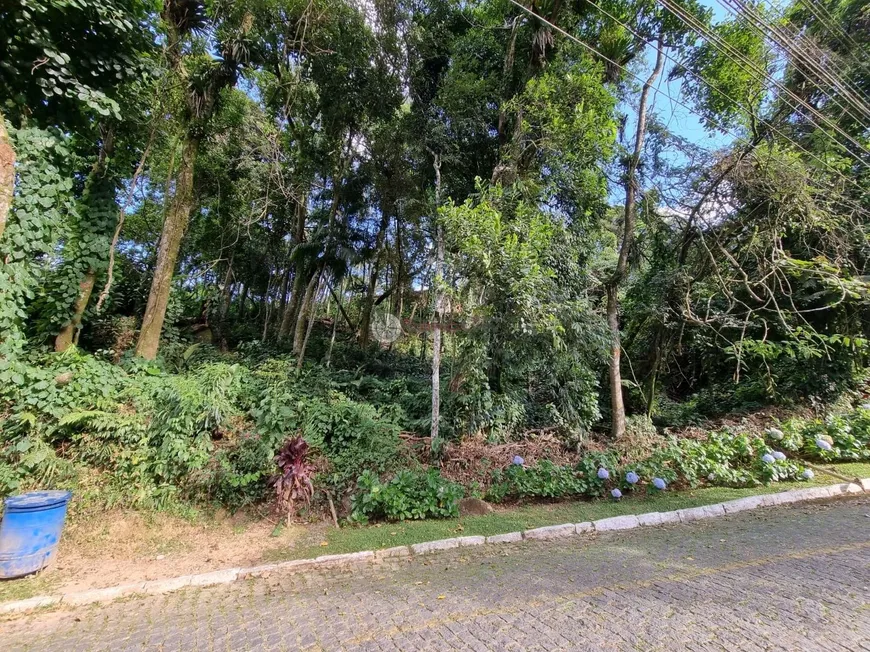 Foto 1 de Lote/Terreno à venda, 690m² em Carlos Guinle, Teresópolis