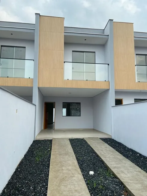 Foto 1 de Sobrado com 2 Quartos à venda, 92m² em João Costa, Joinville