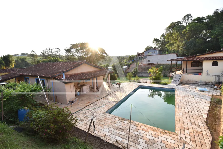 Foto 1 de Fazenda/Sítio com 2 Quartos à venda, 200m² em Bom Retiro dos Mourao, Bragança Paulista