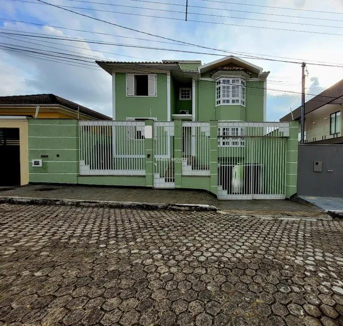 Foto 1 de Casa com 5 Quartos à venda, 372m² em Quintas das Avenidas, Juiz de Fora