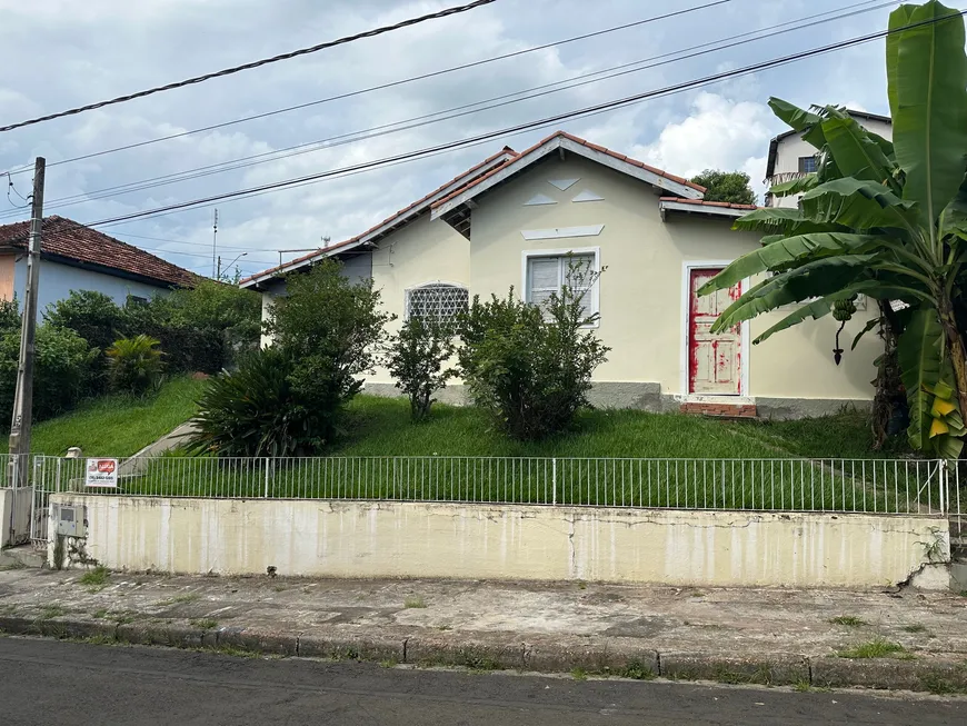 Foto 1 de Casa com 3 Quartos para alugar, 150m² em CENTRO, Águas de São Pedro