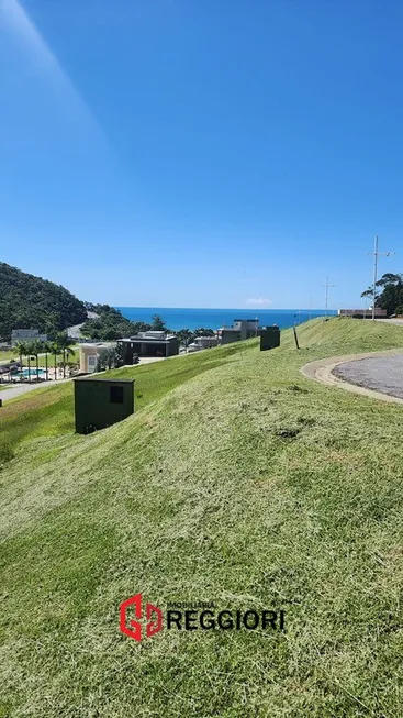 Foto 1 de Lote/Terreno à venda, 1280m² em Praia do Estaleirinho, Balneário Camboriú