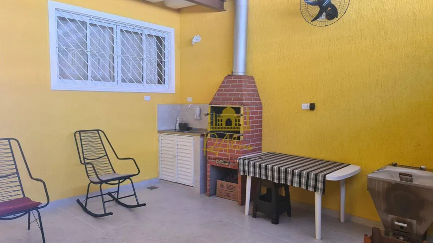 Foto 1 de Casa com 2 Quartos à venda, 110m² em JARDIM SUINA, Taboão da Serra