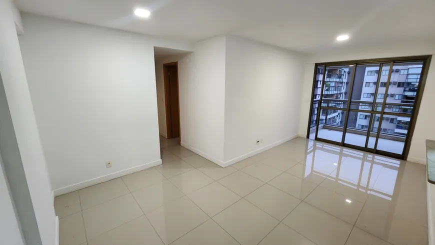 Foto 1 de Apartamento com 3 Quartos para alugar, 82m² em Recreio Dos Bandeirantes, Rio de Janeiro
