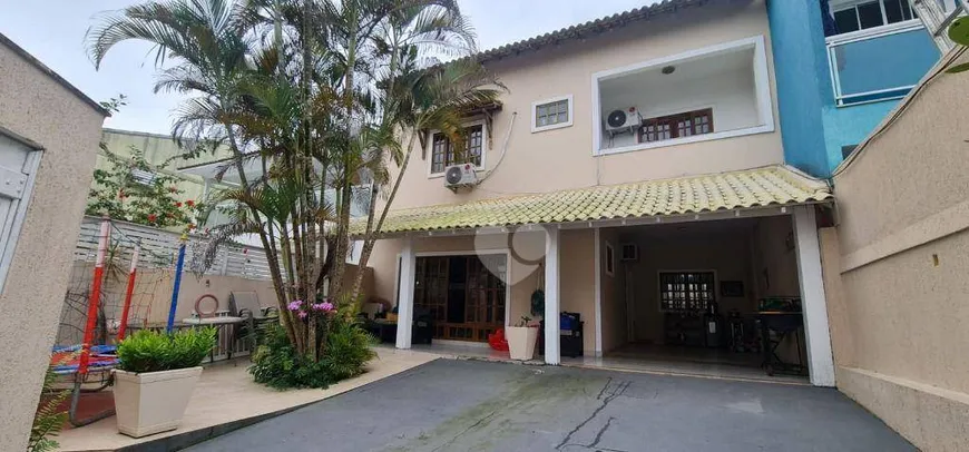 Foto 1 de Casa de Condomínio com 4 Quartos à venda, 180m² em Recreio Dos Bandeirantes, Rio de Janeiro