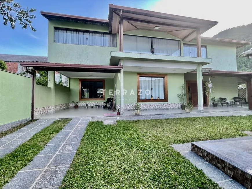 Foto 1 de Casa com 3 Quartos à venda, 280m² em Centro, Guapimirim