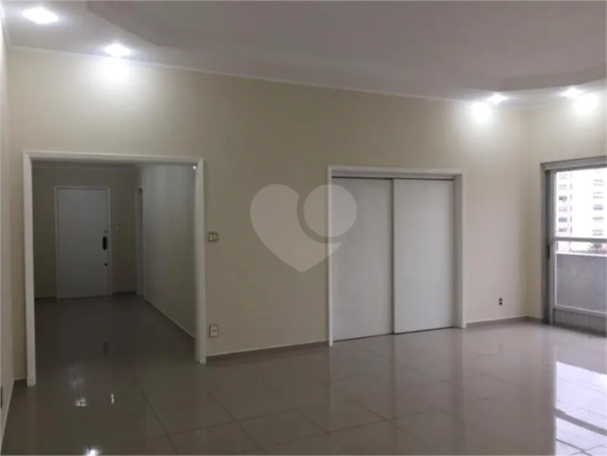 Foto 1 de Apartamento com 3 Quartos para venda ou aluguel, 230m² em Higienópolis, São Paulo