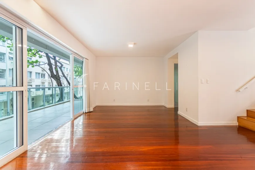 Foto 1 de Apartamento com 3 Quartos para venda ou aluguel, 220m² em Leblon, Rio de Janeiro
