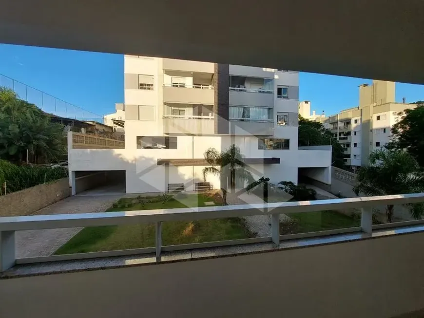 Foto 1 de Apartamento com 2 Quartos para alugar, 78m² em Abraão, Florianópolis