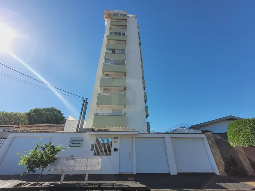 Foto 1 de Apartamento com 4 Quartos para alugar, 200m² em Saraiva, Uberlândia