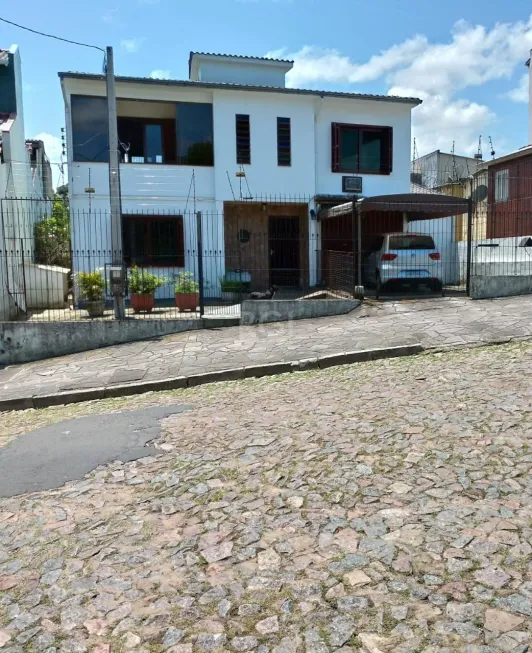 Foto 1 de Casa com 3 Quartos à venda, 166m² em Vila João Pessoa, Porto Alegre