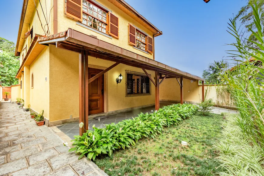 Foto 1 de Casa com 3 Quartos à venda, 255m² em Agriões, Teresópolis