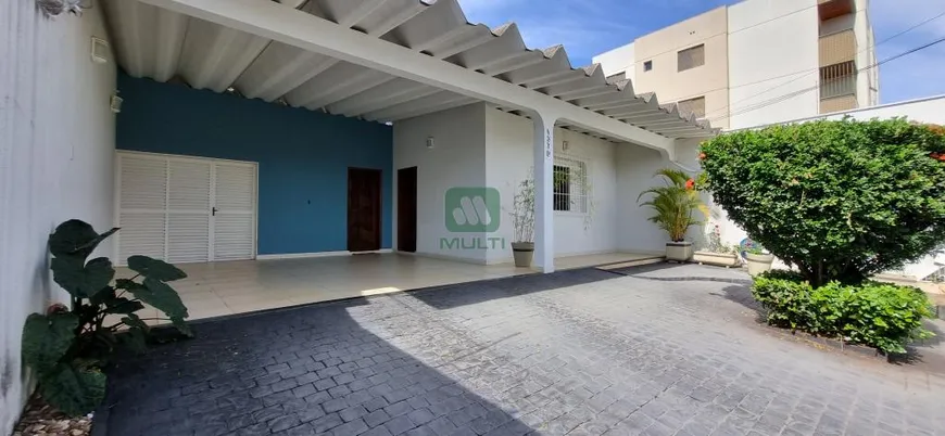 Foto 1 de Casa com 4 Quartos à venda, 260m² em Brasil, Uberlândia