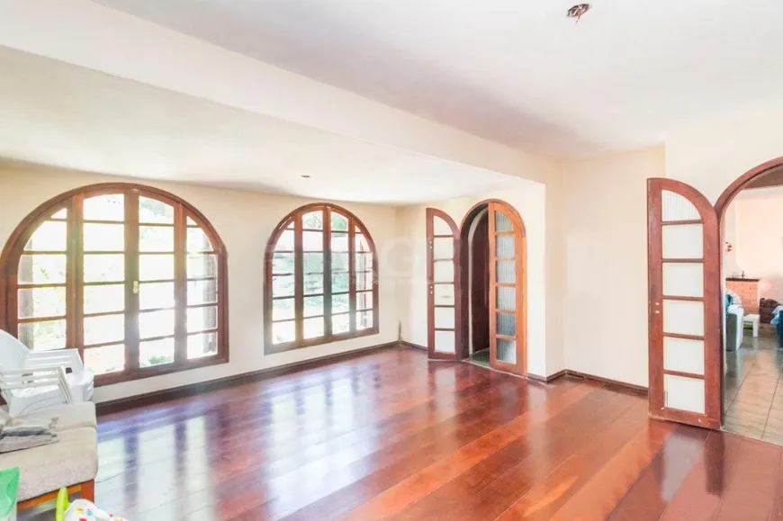 Foto 1 de Casa com 4 Quartos à venda, 278m² em Vila Nova, Porto Alegre